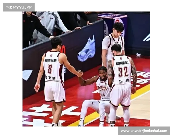 约克准绝杀三分后，史密斯5.2秒反绝杀深圳胜浙江