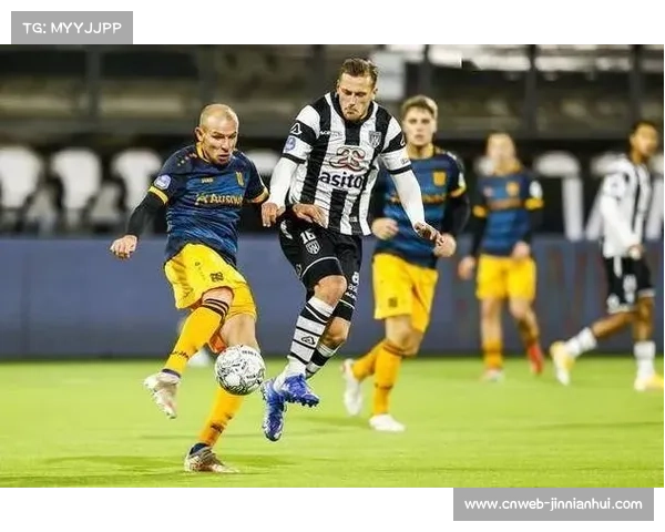 法兰克福2-1逆转弗赖堡，林德斯特伦制胜