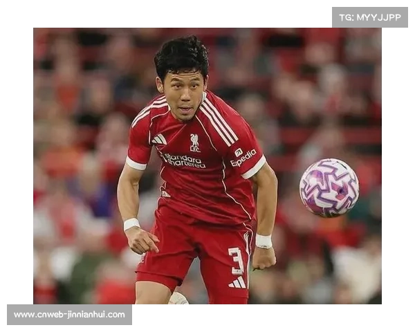 远藤航客串右后卫重伤离场，被担架抬出时掩面落泪